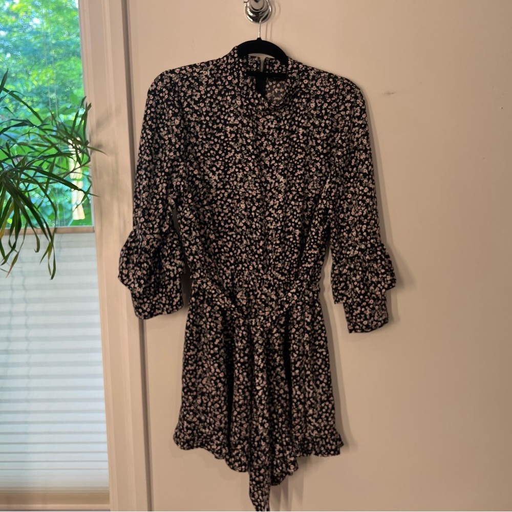 Dynamite black floral tie waist romper large
